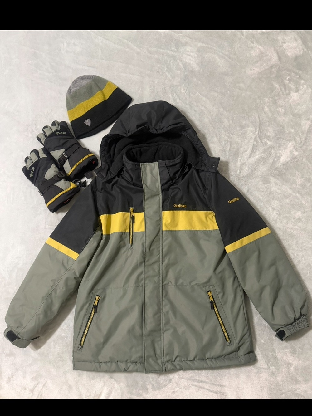 OshKosh & Kombi Boys Winter Outerwear Bundle - Jacket, Beanie & Gloves (Size 12)